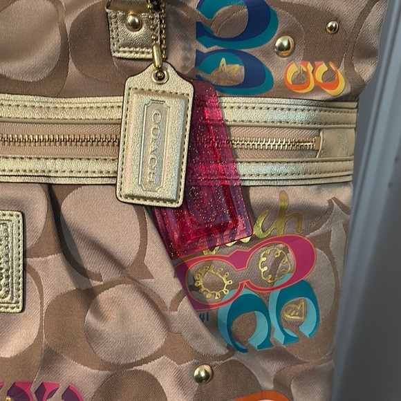 - Coach POPPY Brown and Gold Shoulder Bag with Logo Pattern - Picture 3 of 6